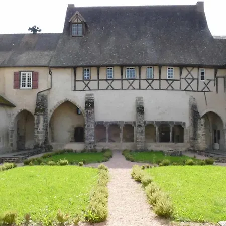 Au Bord De La Sioule Apartamento Menat Exterior foto