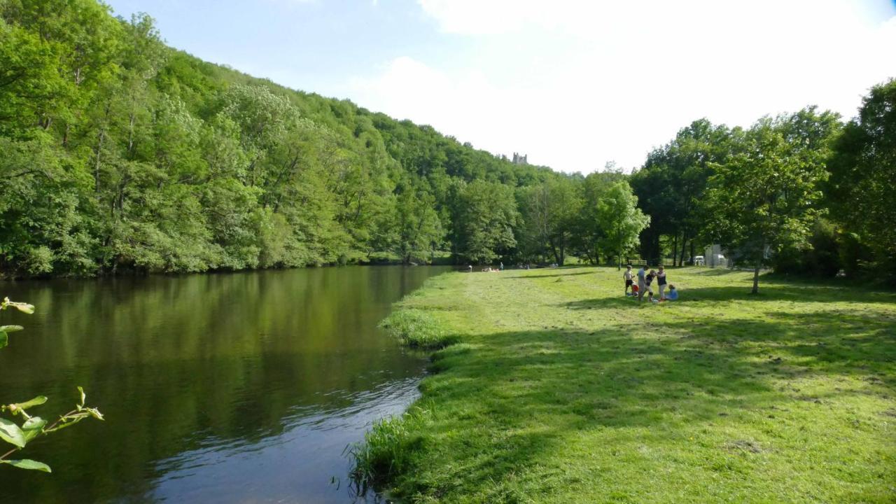 Au Bord De La Sioule *
